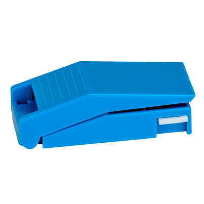 Sie sehen eine Packung APOfit Tablettenteiler blau, Produktbild: 01 APOfit Tablettenteiler blau, A-Nr.: 4349283 - 01