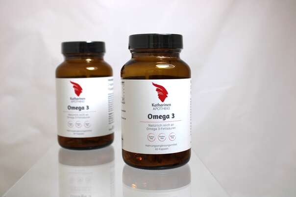 Sie sehen eine Packung Omega 3 Fischöl 60St, Produktbild: 01 Omega 3 Fischöl 60St, A-Nr.: 8033594 - 01